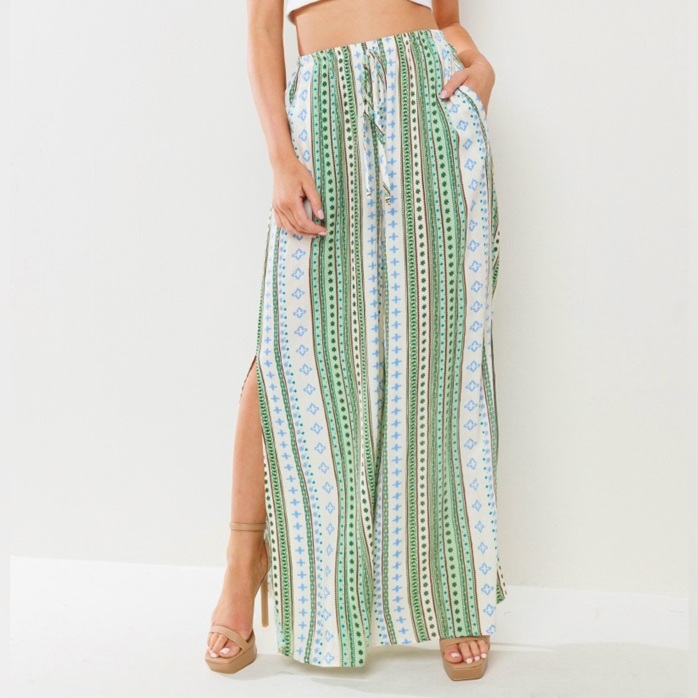 🌼NWOT🌼 Ces Femme Border Print Side Slits Wide Pants M